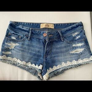 🌸 End of summer, Hollister short-shorts!
